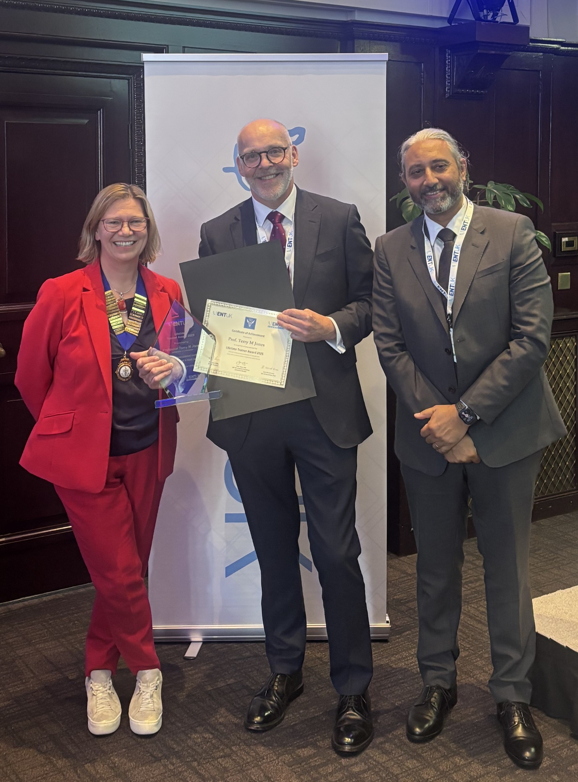 Prof Terry Jones receiving his award at the ENT UK Research Showcase Meeting - 5th September 2025